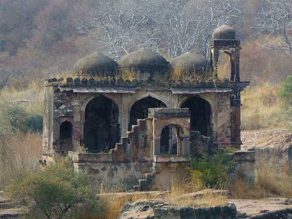 Khandar Fort
