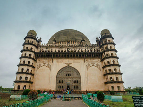 4. Gol Gumbaz