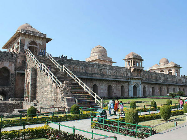 9. Jahaz Mahal