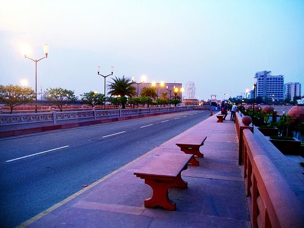 Lucknow, Uttar Pradesh & United States