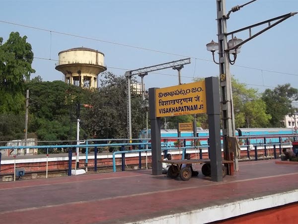 How To Reach Vizag From Munnar?