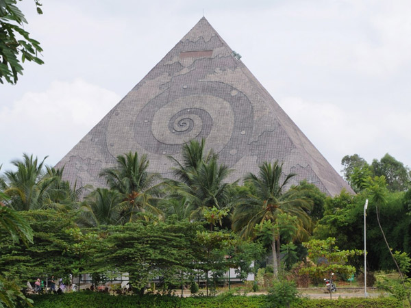 Pyramid Valley