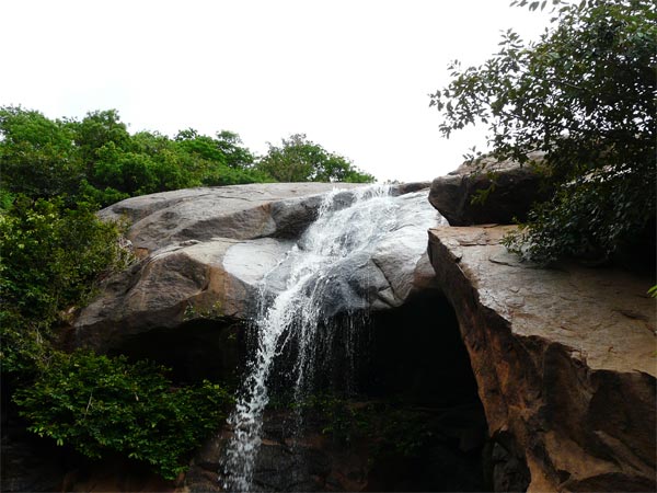 Jalagamparai Falls