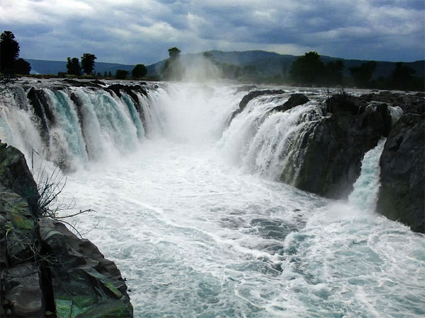 Hogenakkal Falls At Dharmapuri