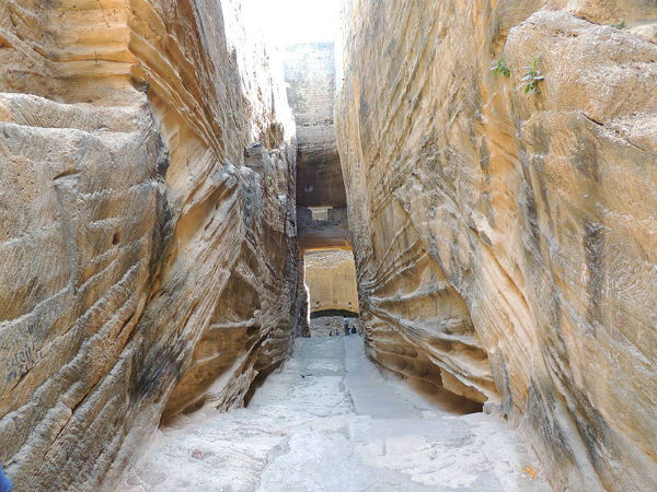 2. Adi Kadi Vav and Navghan Kuvo
