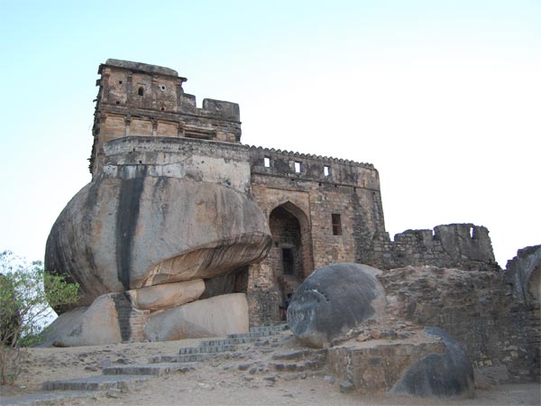 8. Madan Mahal Fort