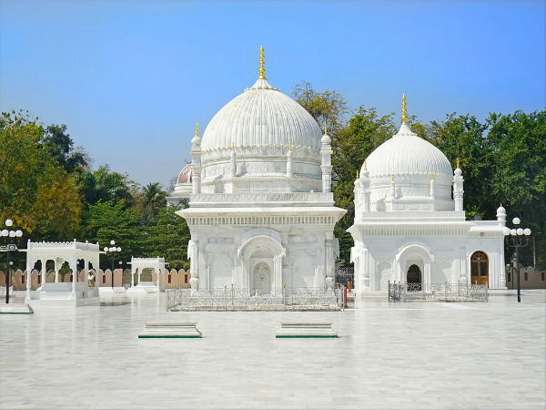 2. Dargah-e-Hakimi