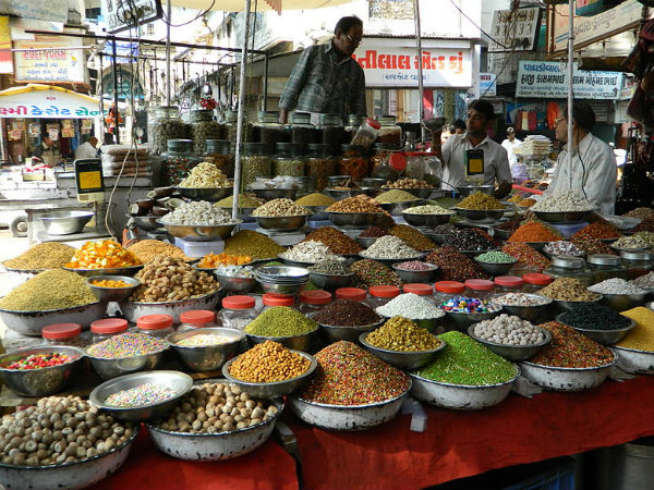 Rid Your Midnight Hunger At Manek Chowk
