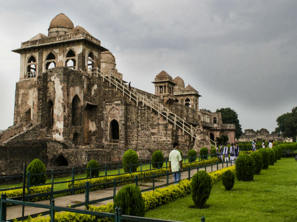 5. Jahaz Mahal