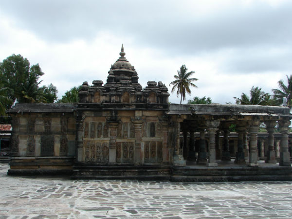 33. Belur