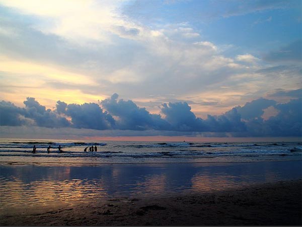 Relax In The Ganpatipule Beach