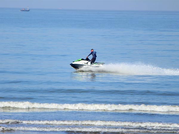 Try Water Sports In The Beaches Of Sindhudurg