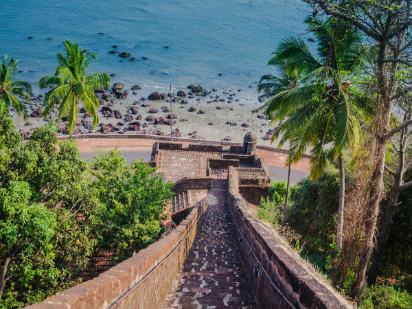 Visit Reis Magos Fort