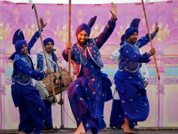 Watch A Bhangra And Gatka Performance