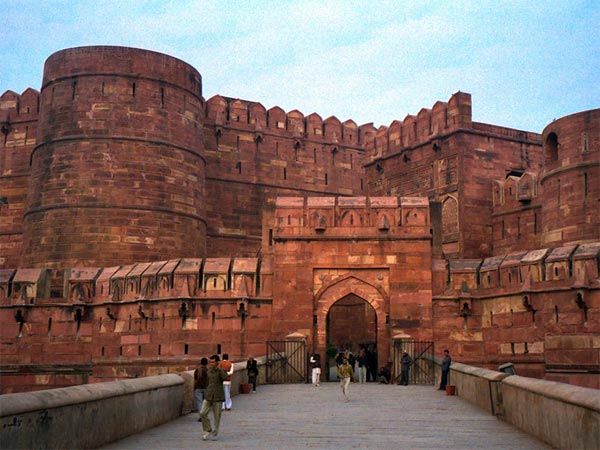 How To Reach Agra Fort