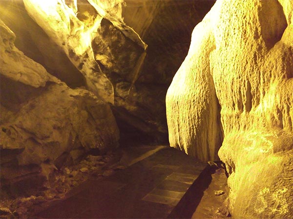 6) Borra Caves (Andhra Pradesh)