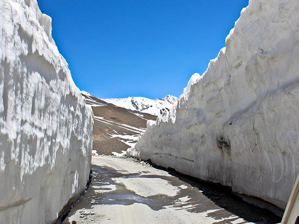 3) Rohtang Pass, Himachal Pradesh