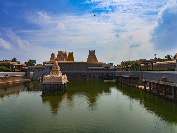 1) Kamakshi Amman Temple