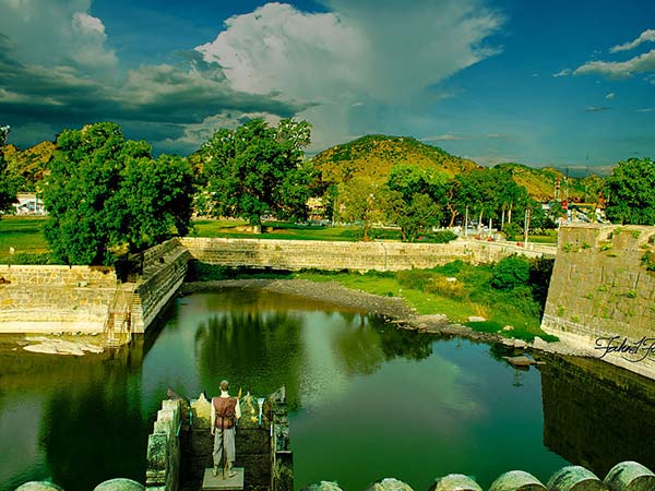 1) Vellore Fort