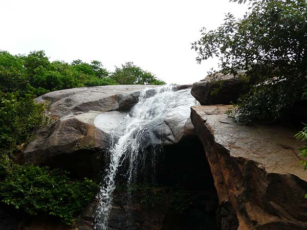 Jalagamparai Falls