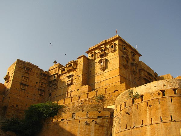 1) Jaisalmer Fort (Rajasthan)