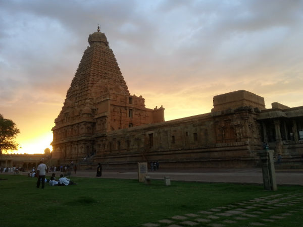 How To Reach Brihadeeswarar Temple