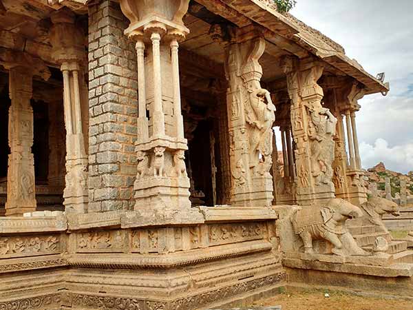 4) Hampi (Karnataka)