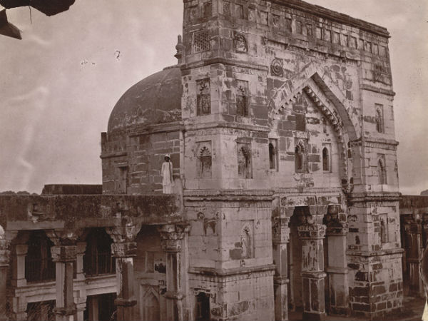 Lal Darwaza Masjid