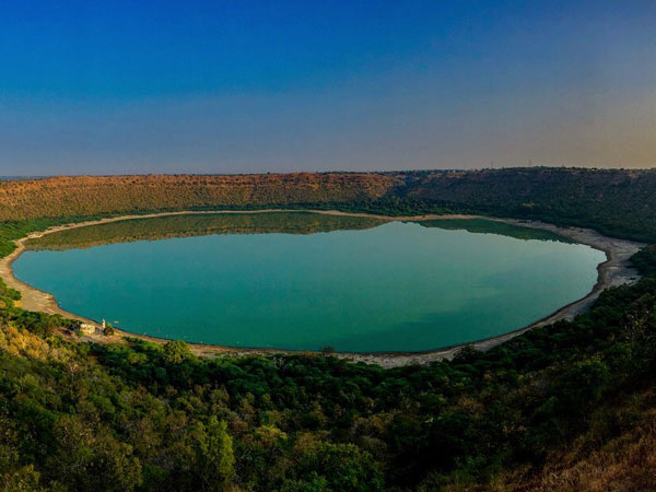 40. Lonar