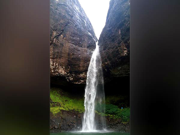 devkund waterfall tamhini ghat devkund waterfall tamhini ghat