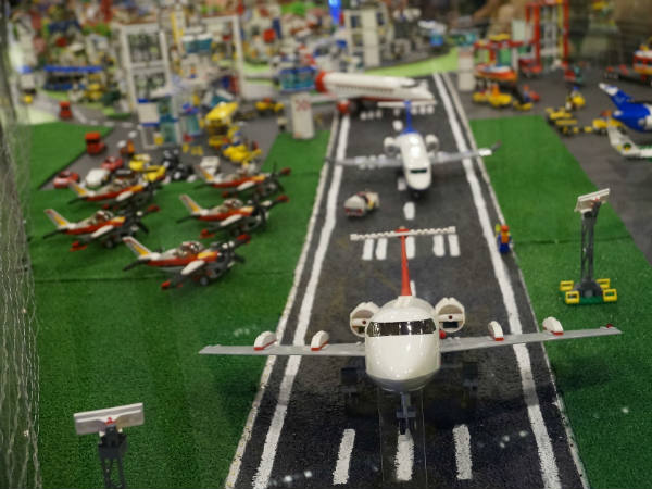 Why People Come To Offer Toy Aeroplanes