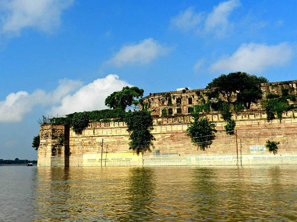 1) Allahabad Fort