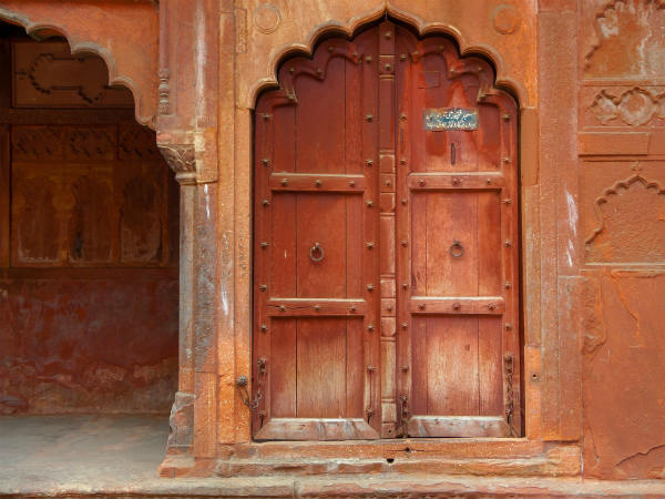Houses Several Historical Sites And Monuments