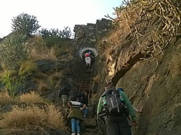 The History And Surroundings Of Kavnai Fort