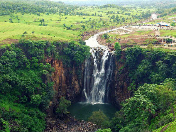 2) Soothe Your Nerves At Patalpani Waterfall