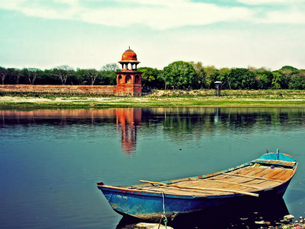 2) Yamuna River At Agra Was Called Blue River