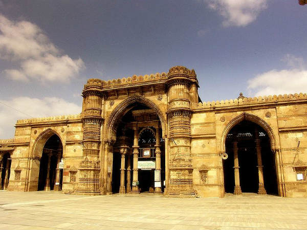 1) Jama Masjid