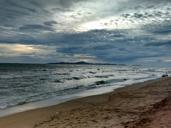 1) Lies On The Shore Of The Bay Of Bengal