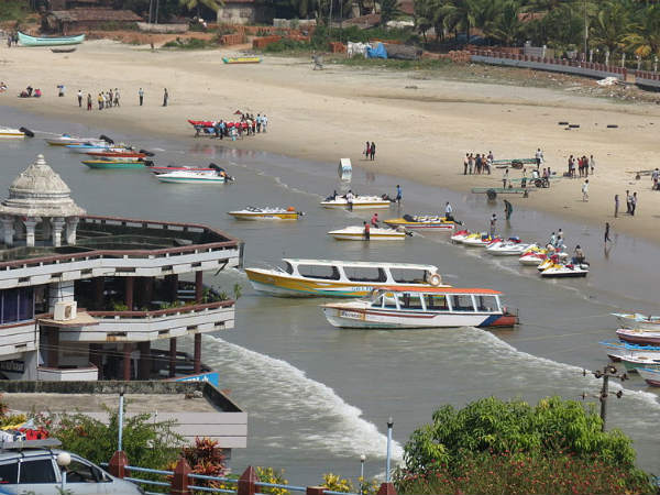1) Murudeshwar Beach