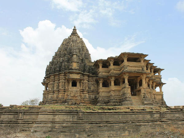 Best Time To Visit Navlakha Temple