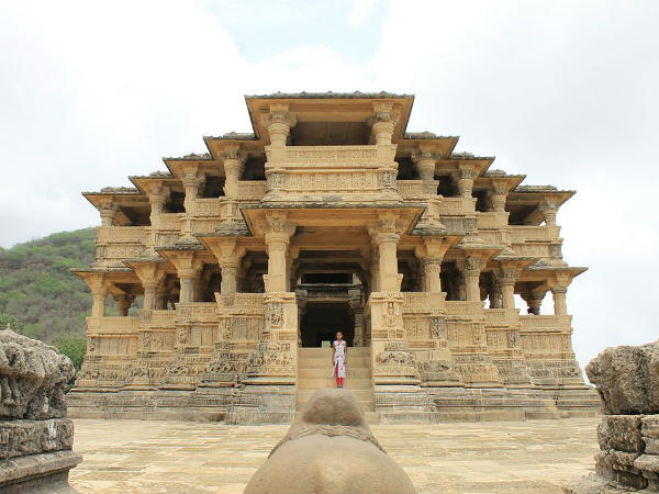 The History And Location Of Navlakha Temple