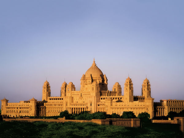 4) Scrutinise The Grandeur Of Its Palaces And Forts