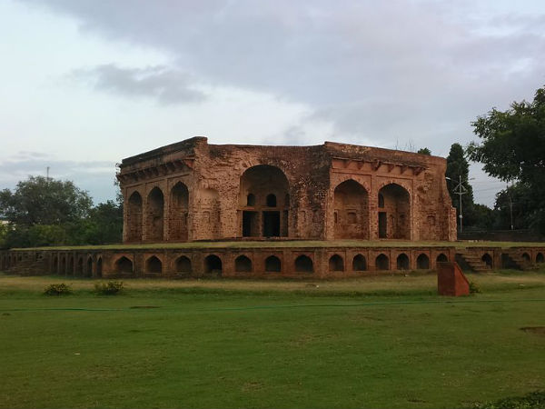 How To Reach Akbar’s Tomb