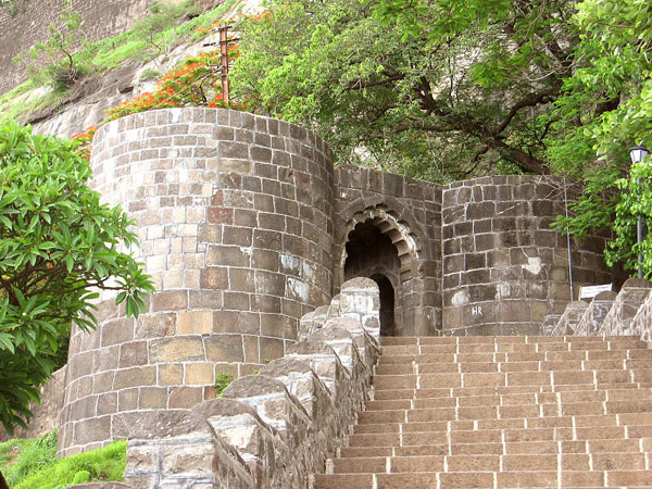 1) Shivneri Fort