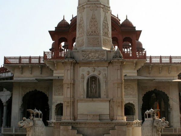 3) Shri Raghunath Ji Temple