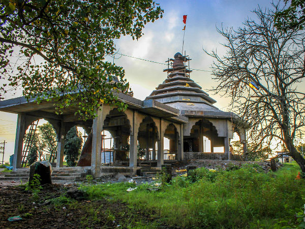10) Old Temples Of Banur