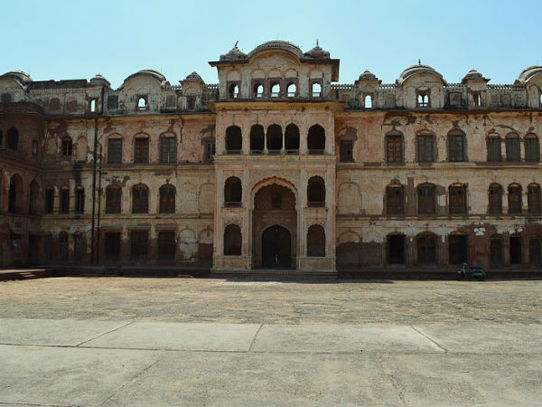 6) Sheesh Mahal