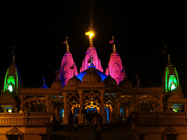 1. Akshardham Temple