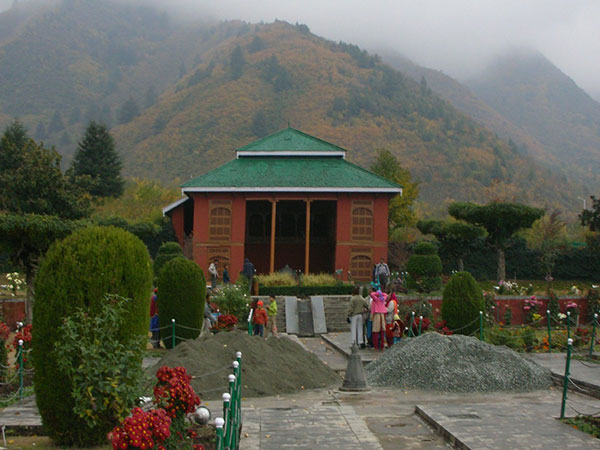 4) Chashme Shahi Or Royal Spring: