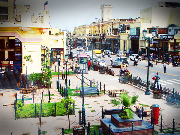 2) Take A Stroll In Hazratganj: